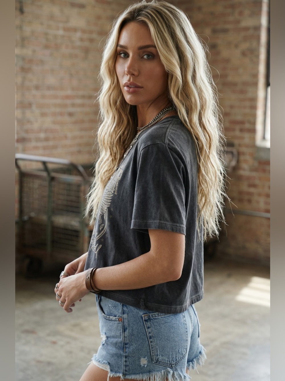 NWT Graphic World Tour Rock and Roll Washed Black Cropped Tee Crop Top T-Shirt - Picture 4 of 6
